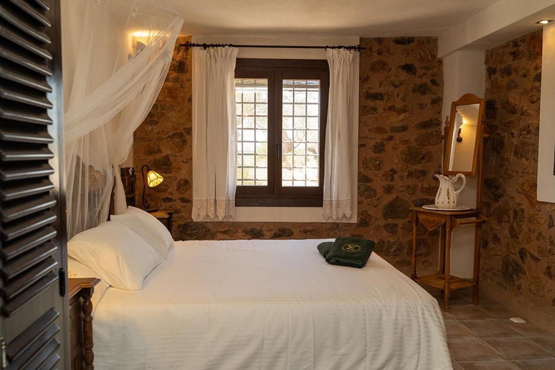 Masia De Matuta Vall de Almonacid Exteriér fotografie